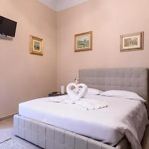 Pinzochere Artistic For Family Apartment