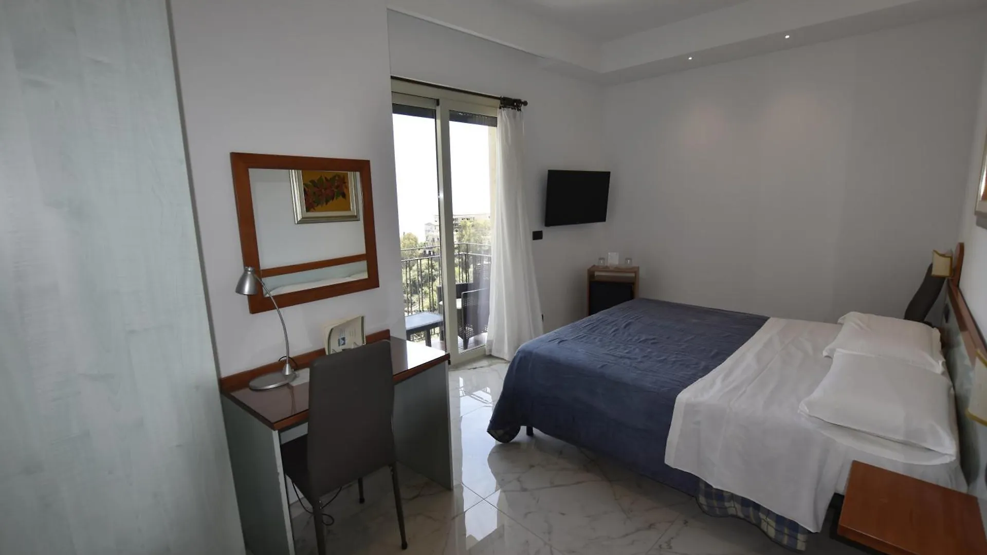 Hotel Condor Taormina 3*,  Italy