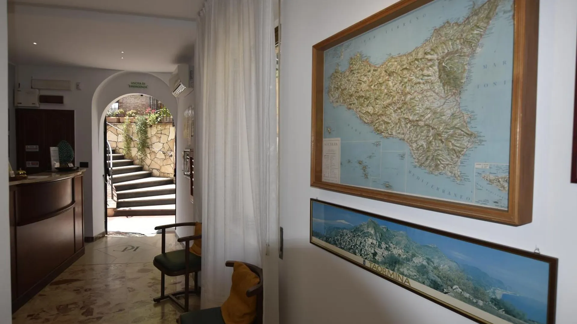 Hotel Condor Taormina 3*,  Italy