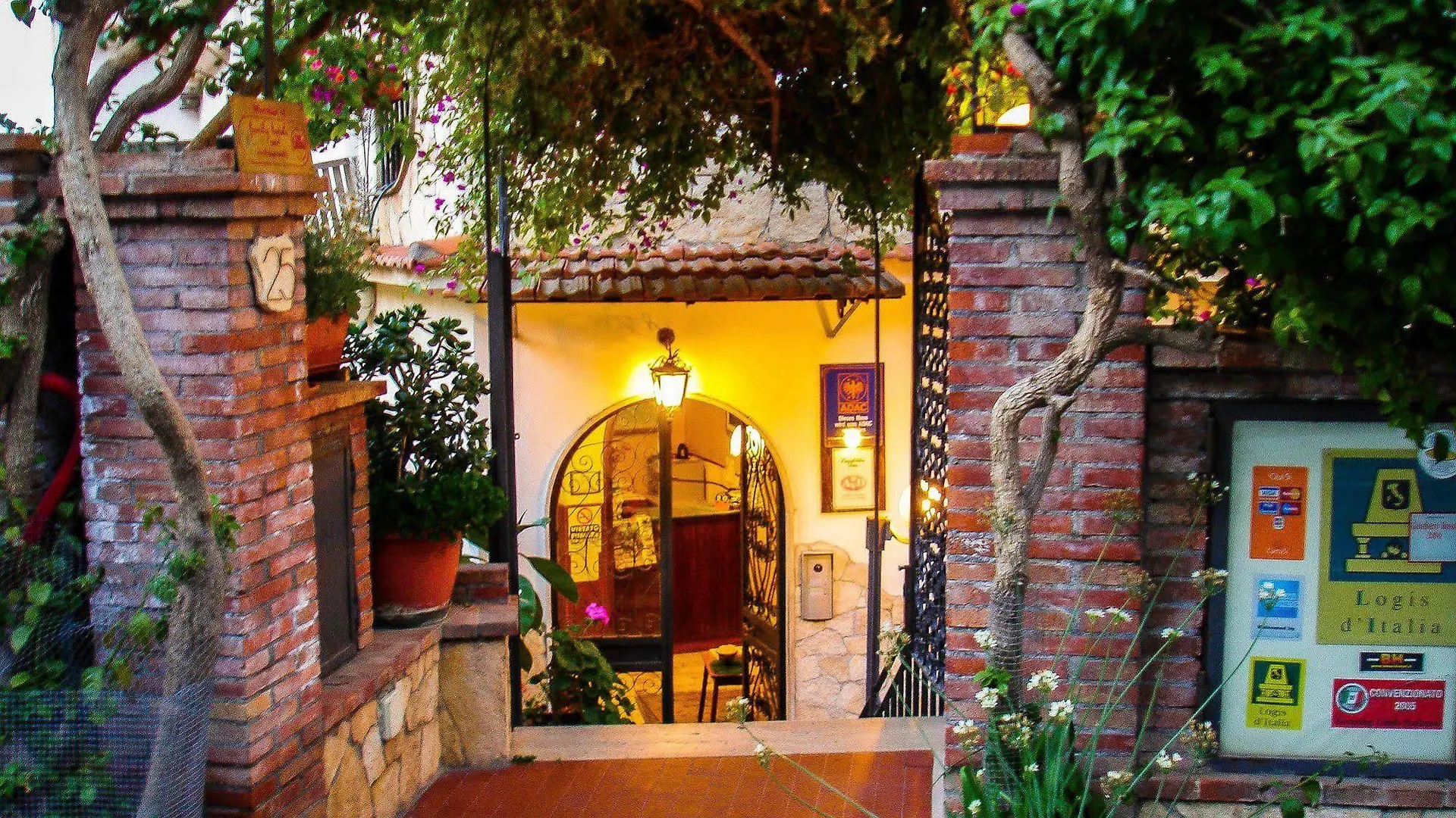 Hotel Condor contacts